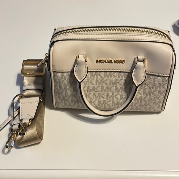 Michael Kors Handbags - Michael Kors purse
